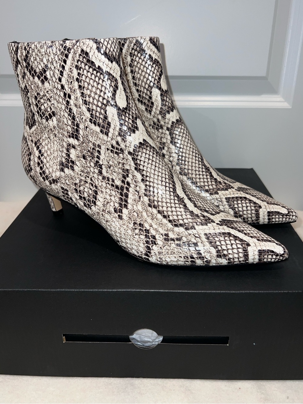 Marc Fisher LTD Itzia 3 Snake-Print Pointed Ankle Booties Size 9.5 NIB